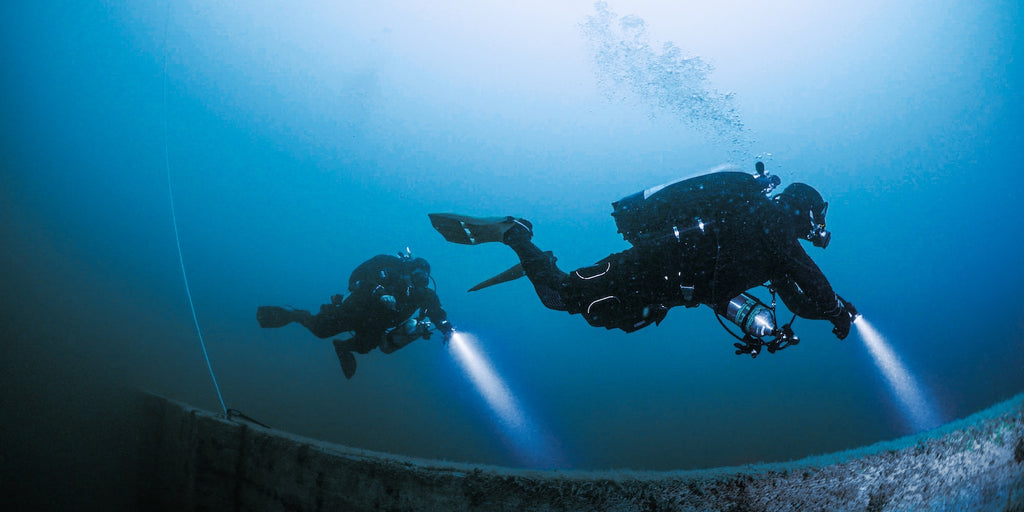 Two divers enjoying the psychological benefits of scuba diving
