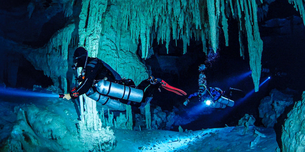 Technical diving in an underwater cave