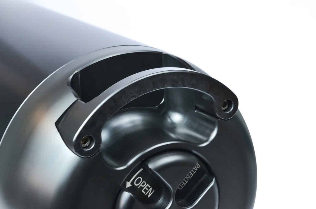 Close up view of a metal handle, lEih6ZEA